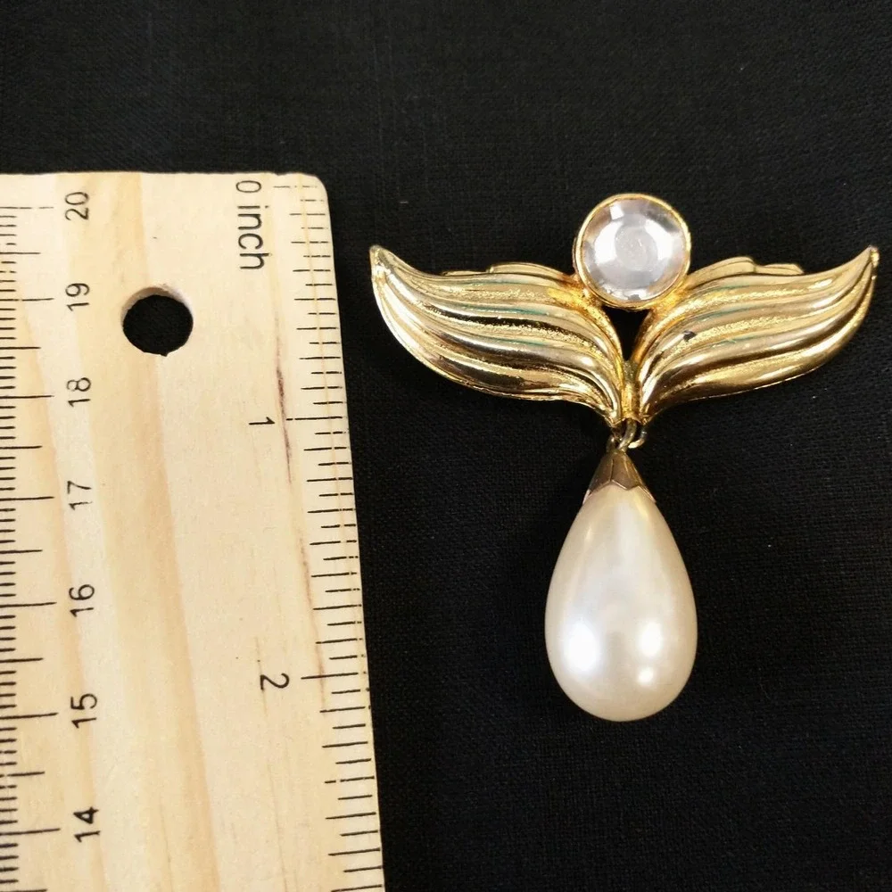 Vintage Rhinestone Gold Tone Wings Faux Pearl Teardrop Dangle Brooch Pin Evening